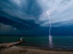 lightning-beach-larkin_3694_990x742